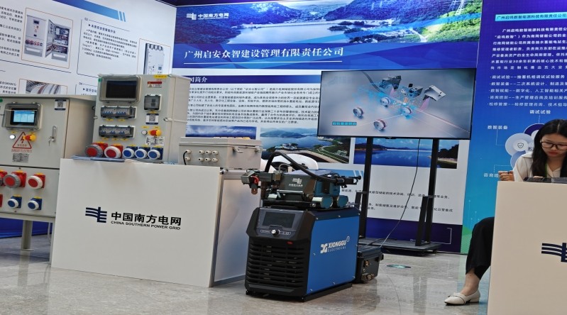 XQ-396 intelligent welding robot unveiled in Nanjing to solve the welding problems of hydropower